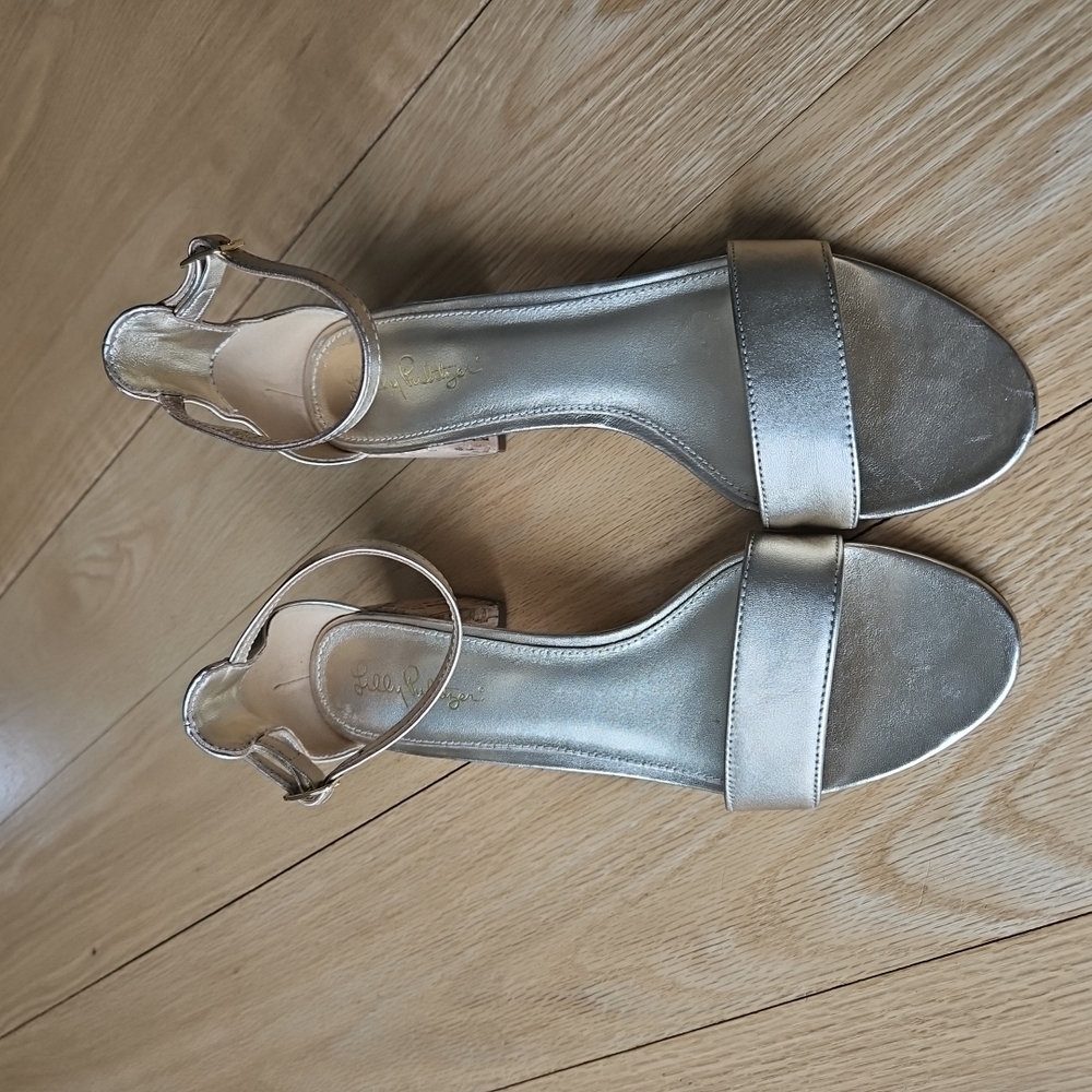 Lilly Pulitzer 'TILLY" Gold Leather Chunky Cork Look Heel Sandals 8.5 - Picture 2 of 7